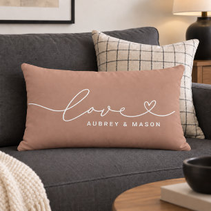 Elegante gedempte klei liefdeshart koppel namen kussen