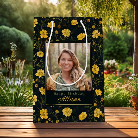 Elegante gele boterbloem foto verjaardag medium cadeauzakje