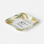 Elegante gele narcissen Bloemen 80ste verjaardag Papieren Bordje (Gebogen)