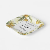 Elegante gele narcissen Floral 70e verjaardag Papieren Bordje (Gebogen)