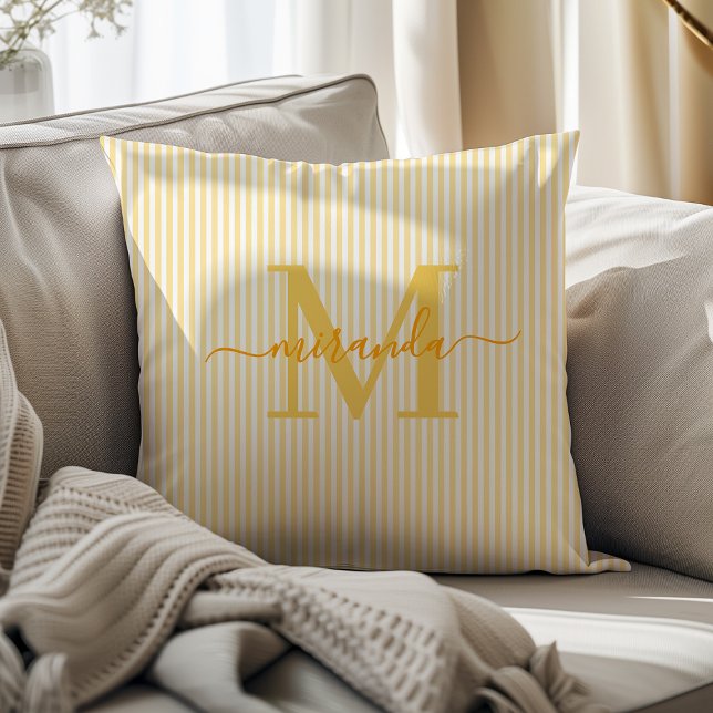 Elegante Gele & Witte Strepen Monogramnaam Kussen (Creator heeft geüpload)
