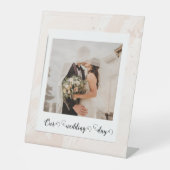 Elegante Gepersonaliseerd trouwfoto Reclamebord Met Voetstuk (Voorkant)