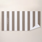 Elegante gepersonaliseerde bruine taupe witte stre badhanddoek (Badhanddoek)