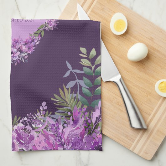 Elegante gepersonaliseerde Paarse en aubergine blo Theedoek (Quarter Fold)