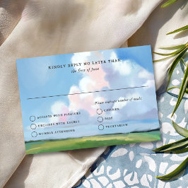 Elegante geschilderde blauwe lucht met zachte roze RSVP kaartje