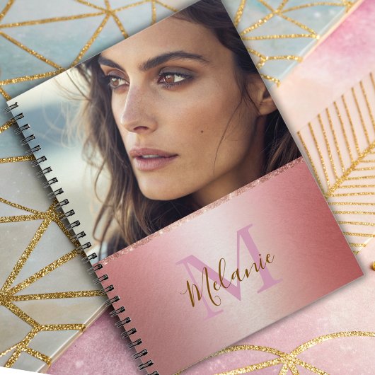 Elegante glitterroze metalen glam monogram notitieboek