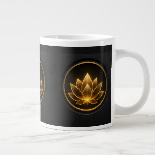 Elegante gloeiende gouden lotusbloem op donkere ac grote koffiekop