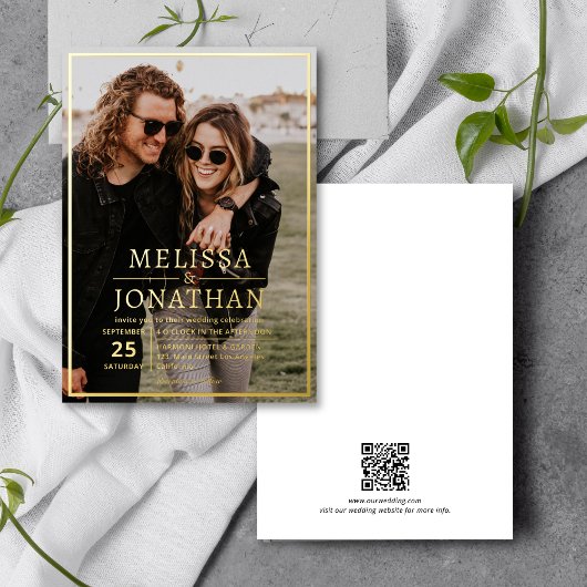 Elegante Gold Border Script Foto QR Code Huwelijk Folie Uitnodiging