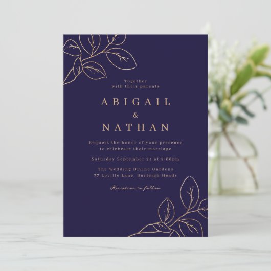 Elegante Gold Leaf & Navy Blue Wedding Kaart (Staand voorkant)