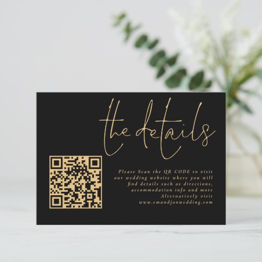 Elegante Gold Script Black QR Code Wedding Details Informatiekaartje (Staand voorkant)