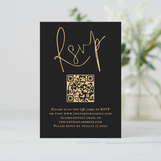Elegante Gold Script Black QR Code Wedding RSVP Kaartje (Staand voorkant)