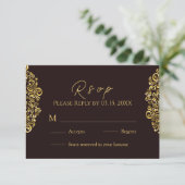 Elegante Golden Maroon Damask RSVP Kaartje (Staand voorkant)