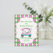 Elegante golfkar klaar voor verjaardag van vrouw aankondigingskaart (Staand voorkant)