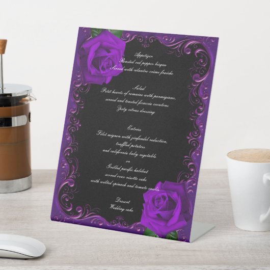 Elegante Gothic Paarse Rozen Wedding Menu Reclamebord Met Voetstuk (Insitu)