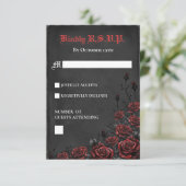 Elegante gotische rode en zwarte rozen RSVP kaart (Staand voorkant)