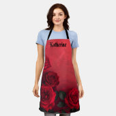 Elegante Gotische Rode Rozen Aangepaste Naam Schort (Gedragen)
