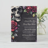 Elegante Gotische Schedel & Rozen Bruiloft Kaart (Staand voorkant)