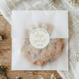Elegante goud & ivoor Love is Sweet Trouwdag Ronde Sticker