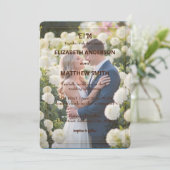 Elegante Goud & Wit Overlay foto Bloemen bruiloft Kaart (Staand voorkant)