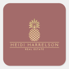 Elegante gouden ananas Logo op Dusky Red Vierkante Sticker