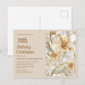Elegante gouden beige bloem 70e verjaardag uitnodiging briefkaart (Voorkant / Achterkant)