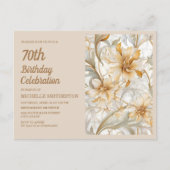 Elegante gouden beige bloem 70e verjaardag uitnodiging briefkaart (Voorkant)