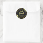 Elegante gouden blad takken op Black Soak Bath Spa Ronde Sticker