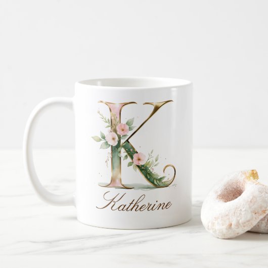 Elegante gouden bloemenletter K monogram mok (Met donut)