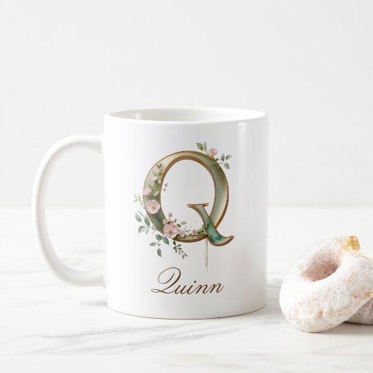 Elegante gouden bloemenletter Q monogram mok (Met donut)