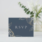 Elegante gouden bloemige botanische trouw-RSVP Uitnodiging Briefkaart (Staand voorkant)