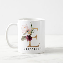 Elegante gouden en bordeauxroze bloem Letter E Koffiemok