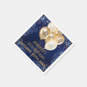 Elegante gouden en witte ballonnen op sprankelend servet (Hoek)