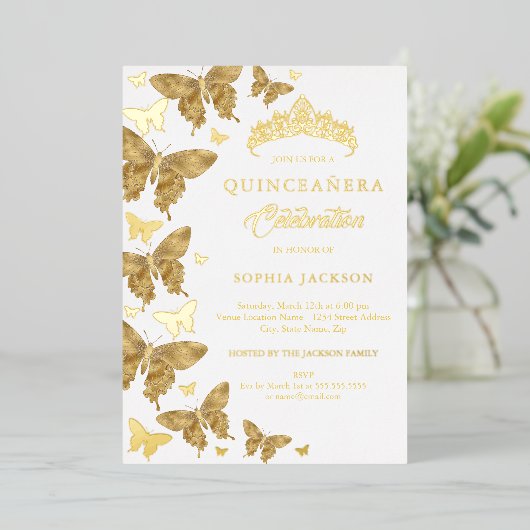 Elegante Gouden Glitter Butterfly Quinceanera Folie Uitnodiging (Staand Voorkant)