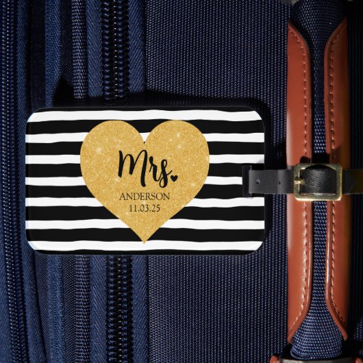 Elegante Gouden Hart Zwarte Strepen Net Getrouwd Bagagelabel (Voorkant Insitu 4)