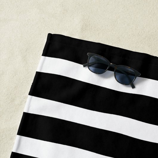 Elegante Gouden Hart Zwarte Strepen Net Getrouwd Strandlaken (In situ)