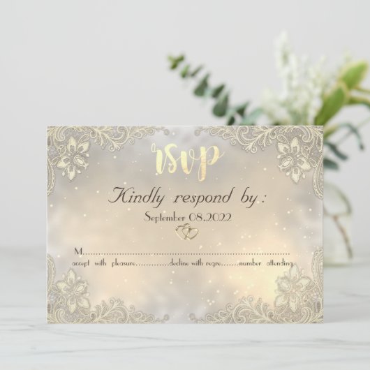 Elegante Gouden Hartjes Kant Bruiloft RSVP Kaart (Staand voorkant)