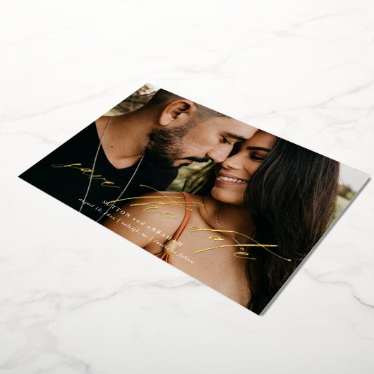 Elegante gouden kalligrafie Foto Save the Date Folie Uitnodiging (Gedraaid)