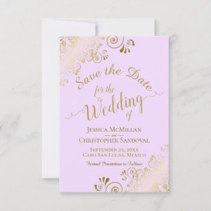 Elegante gouden kantfiligraan op lila paarse trouw save the date
