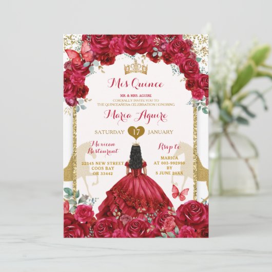 Elegante Gouden Kroon Rode Bloemen Mis Quince Vlin Kaart (Staand voorkant)