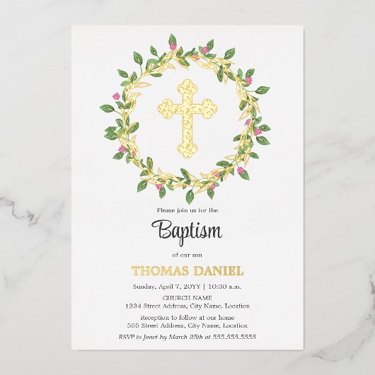 Elegante gouden kruis doop bloemenkrans folie uitnodiging (Voorkant)