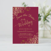 Elegante gouden krullen op bordeaux Maroon bruilof Save The Date (Staand voorkant)