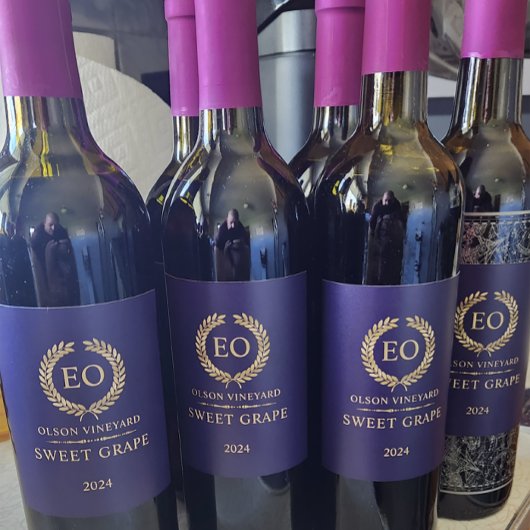 Elegante gouden lauwerkrans op Paarse wijnlabel Wijn Etiket