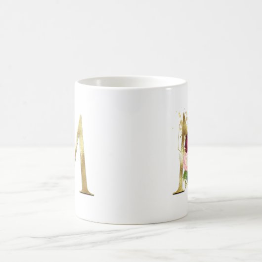 Elegante gouden letter M blozend donkerrode roos m Koffiemok (Center)
