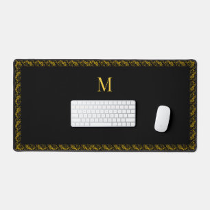 Elegante gouden lijst en monogram op zwart bureaumat