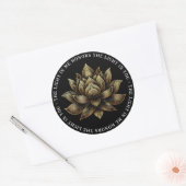 Elegante gouden lotusbloem Het licht in mij... Ronde Sticker (Envelop)