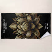 Elegante gouden lotusbloem Het licht in mij... Strandlaken (Voorkant)