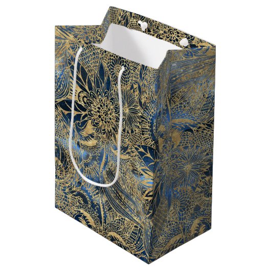 Elegante gouden mandala bloemen blauwe nevel medium cadeauzakje (Voorkant Gekanteld)