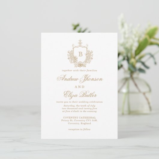 Elegante Gouden Monogram Crest Custom Wedding Kaart (Staand voorkant)