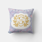 Elegante Gouden Monogram Parel- en Schubben Zeemee Kussen (Voorkant)