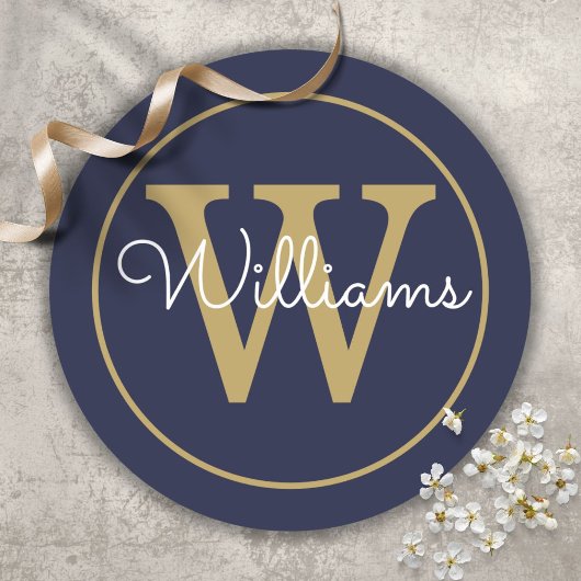 Elegante gouden monogram script naam navyblauw ronde sticker